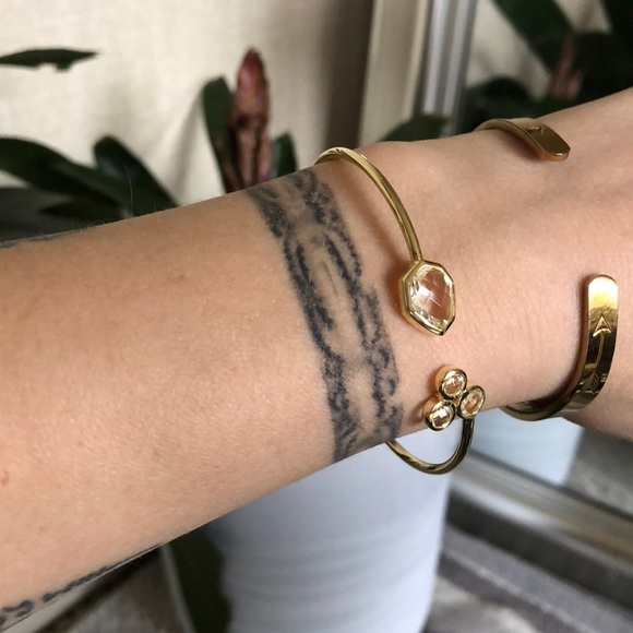 NWT Talia Gold W Crystal Boho Twist On Bracelet - Picture 1 of 11
